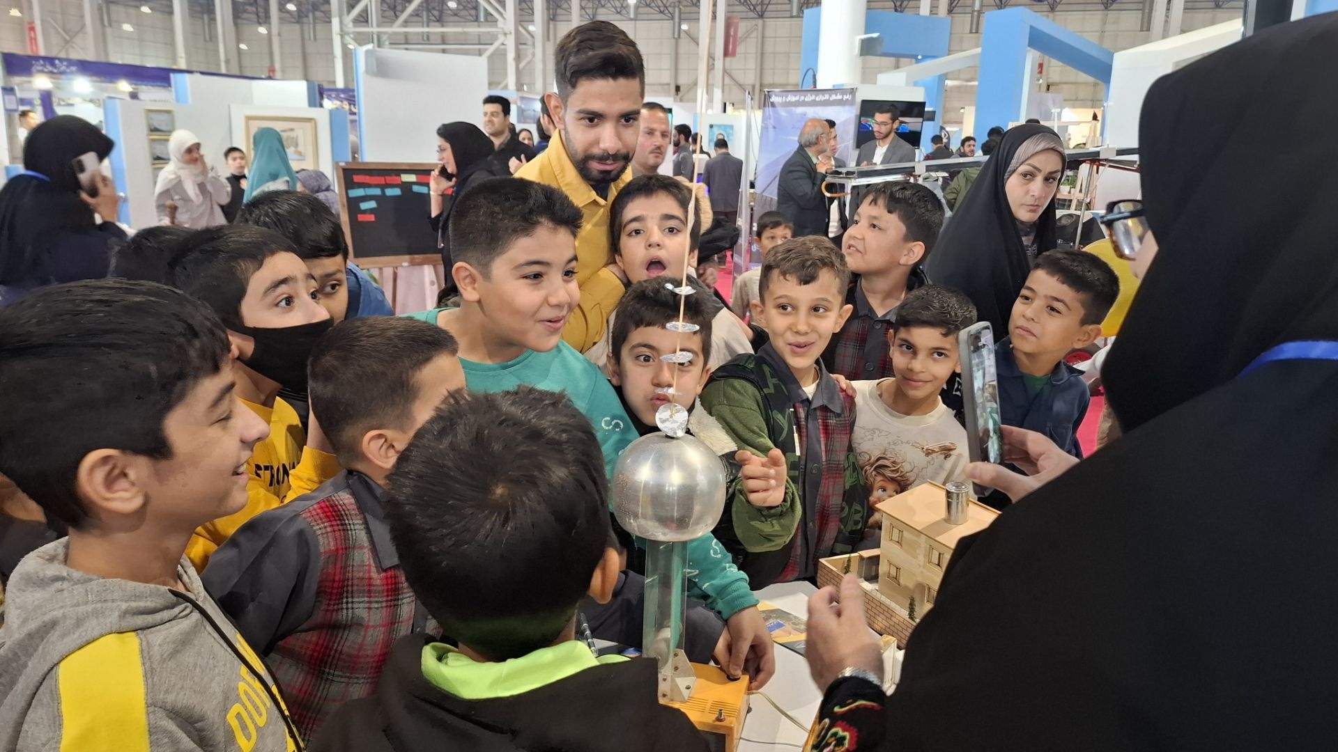 دانش آموزان مدارس ناحیه 7 - تصویر 10